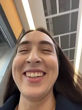 Snapshot of Holly_Play chatting on November 24, 2025, 12:05 pm Holly Play online show from November 24, 2025, 12:05 pm