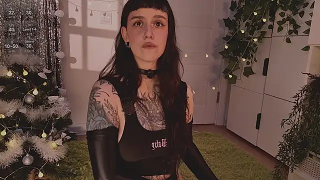 MichaellaMoon online show from December 21, 2025, 5:25 pm