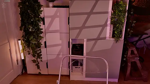 MichaellaMoon online show from April 7, 2026, 6:21 pm