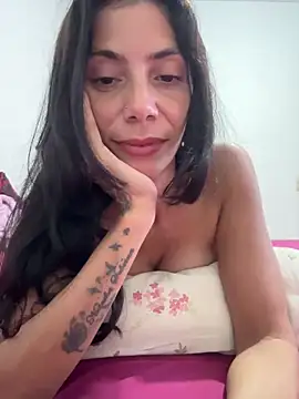 Snapshot of Rainha_Travessa chatting on March 18, 2026, 5:47 pm Rainha Travessa online show from March 18, 2026, 5:47 pm