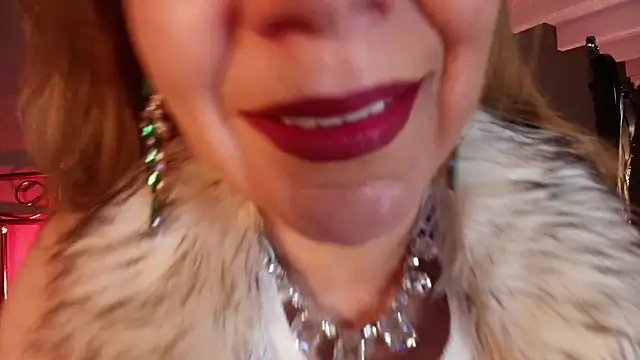 MelaniaKnauss online show from July 7, 2026, 7:50 pm