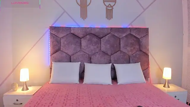 Iris Thompson  online show from November 15, 2025, 12:14 am