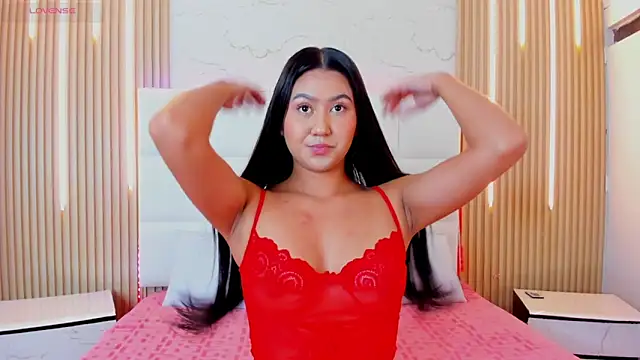 Iris Thompson  online show from November 5, 2025, 4:15 am