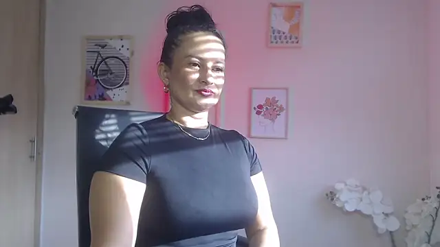 lucy diiaz online show from February 5, 2025, 10:01 pm