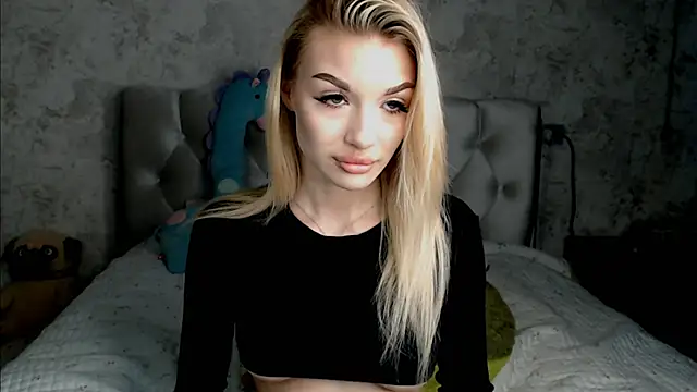 Ella Milla online show from April 15, 2026, 1:59 pm