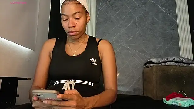 Snapshot of YummyDuooo chatting on November 28, 2025, 4:40 pm YummyDuooo online show from November 28, 2025, 4:40 pm