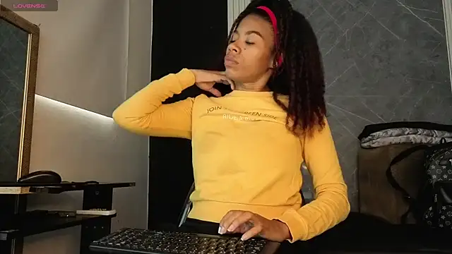 Snapshot of YummyDuooo chatting on October 23, 2025, 12:04 pm YummyDuooo online show from October 23, 2025, 12:04 pm