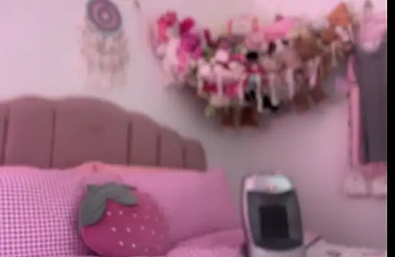 pinkie piexx online show from February 14, 2025, 3:15 pm