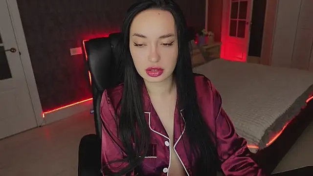 Miss Elia online show from March 10, 2025, 11:27 pm