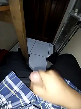 Snapshot of Whiper2024 chatting on September 16, 2025, 6:31 pm Whiper2024 online show from September 16, 2025, 6:31 pm