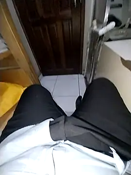 Snapshot of Whiper2024 chatting on October 9, 2025, 6:30 pm Whiper2024 online show from October 9, 2025, 6:30 pm