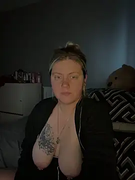 Blondiee3088 online show from February 6, 2026, 9:16 am