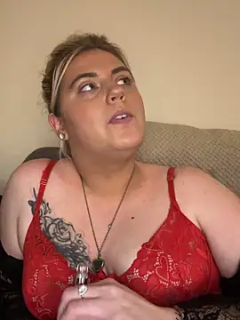 Snapshot of Blondiee3088 chatting on January 22, 2025, 4:33 pm Blondiee3088 online show from January 22, 2025, 4:33 pm