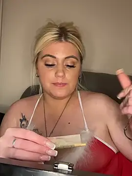 Snapshot of Blondiee3088 chatting on December 22, 2024, 10:25 pm Blondiee3088 online show from December 22, 2024, 10:25 pm