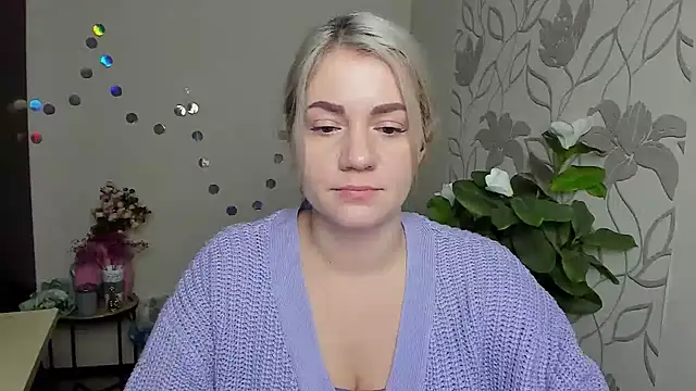 Snapshot of MariaSttone chatting on December 15, 2025, 3:40 pm MariaSttone online show from December 15, 2025, 3:40 pm