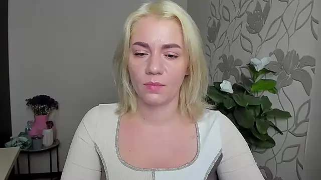 Snapshot of MariaSttone chatting on November 10, 2025, 9:36 am MariaSttone online show from November 10, 2025, 9:36 am