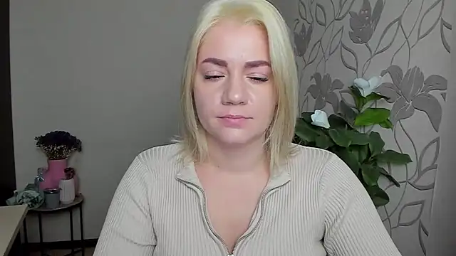 Snapshot of MariaSttone chatting on November 6, 2025, 12:42 pm MariaSttone online show from November 6, 2025, 12:42 pm