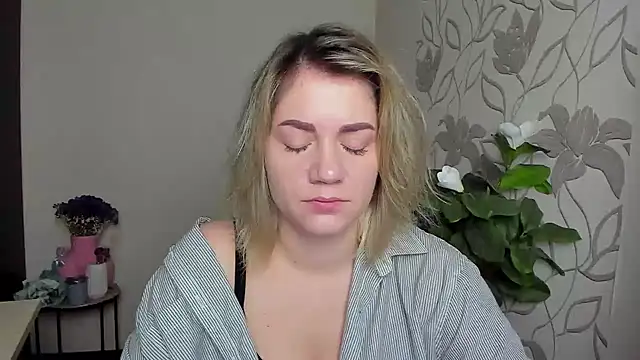 Snapshot of MariaSttone chatting on October 27, 2025, 4:30 pm MariaSttone online show from October 27, 2025, 4:30 pm