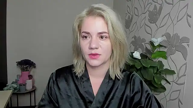 Snapshot of MariaSttone chatting on November 14, 2025, 10:35 pm MariaSttone online show from November 14, 2025, 10:35 pm