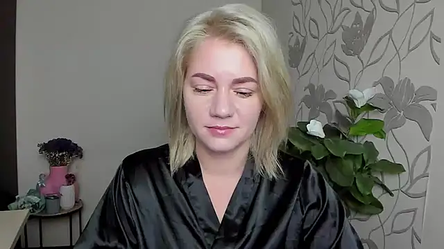 Snapshot of MariaSttone chatting on November 14, 2025, 9:02 am MariaSttone online show from November 14, 2025, 9:02 am