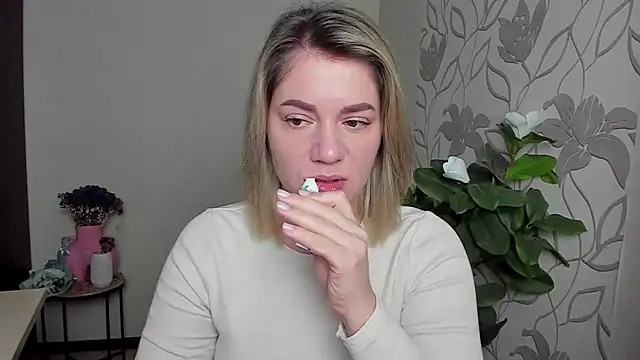 Snapshot of MariaSttone chatting on October 24, 2025, 11:09 am MariaSttone online show from October 24, 2025, 11:09 am