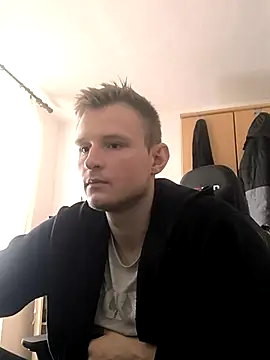 Snapshot of hardgun_ chatting on March 15, 2025, 10:57 am hardgun online show from March 15, 2025, 10:57 am