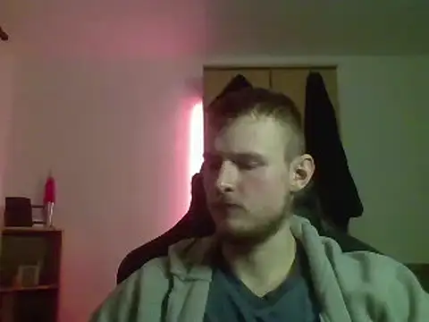 Snapshot of hardgun_ chatting on December 3, 2024, 6:22 pm hardgun online show from December 3, 2024, 6:22 pm