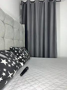 Snapshot of prettiepearl chatting on November 24, 2025, 8:20 pm prettiepearl online show from November 24, 2025, 8:20 pm