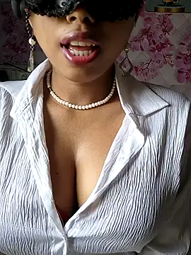 sandy naughty online show from February 14, 2026, 8:03 am