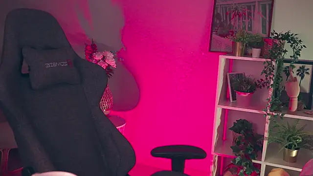 SerenaFerrera online show from December 10, 2024, 8:49 pm