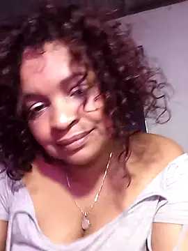 Snapshot of _violetta_- chatting on December 16, 2025, 12:20 pm violetta - online show from December 16, 2025, 12:20 pm