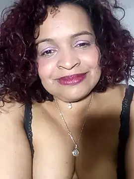 Snapshot of _violetta_- chatting on November 7, 2025, 12:04 am violetta - online show from November 7, 2025, 12:04 am