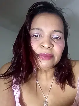 Snapshot of _violetta_- chatting on October 28, 2025, 12:11 am violetta - online show from October 28, 2025, 12:11 am