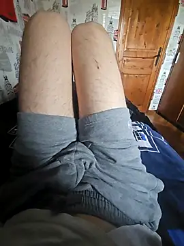 Snapshot of Azerty0911 chatting on December 2, 2025, 9:22 am Azerty0911 online show from December 2, 2025, 9:22 am