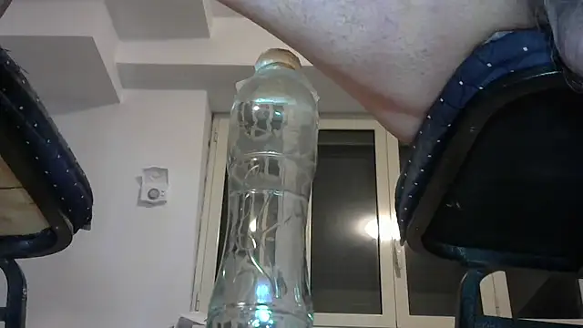 Snapshot of alkro63 chatting on December 3, 2025, 6:18 pm alkro63 online show from December 3, 2025, 6:18 pm