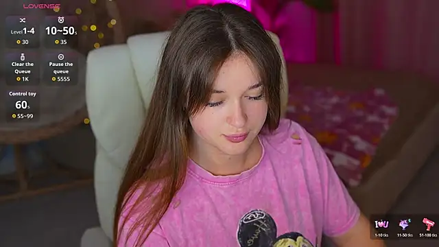 DonnaLustt online show from April 12, 2026, 5:54 am