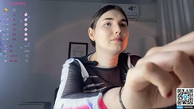 Maria Bowie online show from February 28, 2025, 8:50 pm