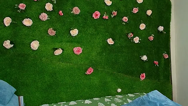 Huge Titties  online show from February 22, 2026, 6:49 am