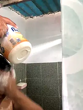 isacalejandroo online show from September 29, 2025, 5:18 pm