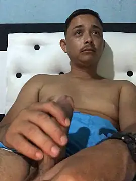 isacalejandroo online show from February 11, 2025, 3:40 am