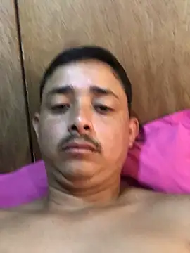 isacalejandroo online show from March 4, 2025, 2:42 pm