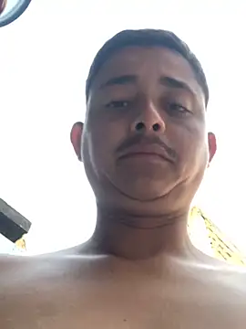 isacalejandroo online show from February 28, 2025, 10:17 pm