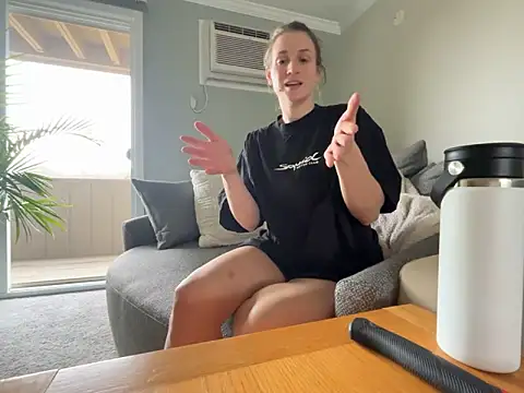 MissSwitch online show from March 19, 2025, 9:05 pm