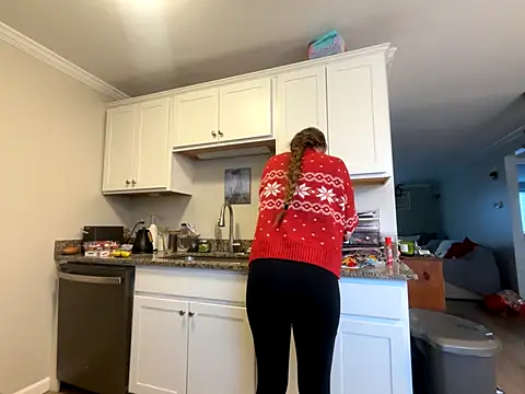 MissSwitch online show from December 2, 2025, 2:19 pm