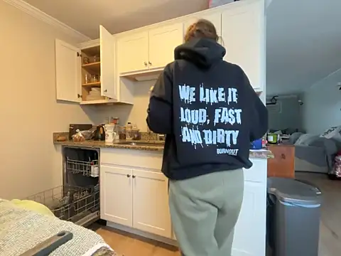 MissSwitch online show from December 16, 2025, 1:37 pm