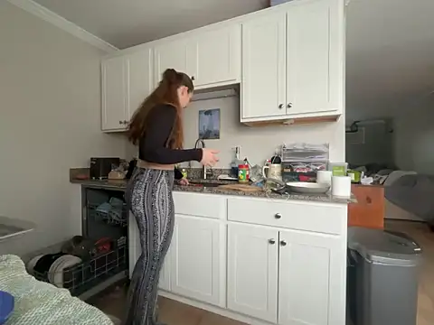 MissSwitch online show from December 14, 2025, 7:52 pm