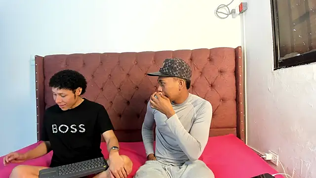 Snapshot of boys_yourparty chatting on December 4, 2025, 1:21 pm boys yourparty online show from December 4, 2025, 1:21 pm