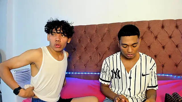 Snapshot of boys_yourparty chatting on February 1, 2026, 1:04 am boys yourparty online show from February 1, 2026, 1:04 am