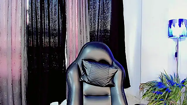 dollswit01 online show from March 26, 2026, 10:18 pm