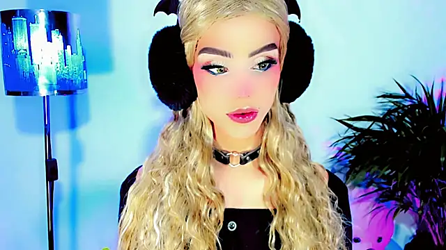 dollswit01 online show from January 8, 2026, 8:04 pm